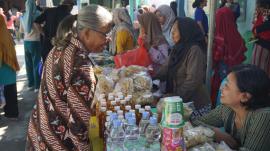Kalurahan Pengkol Pamerkan Produk UMKM dalam Kegiatan Bersih Desa